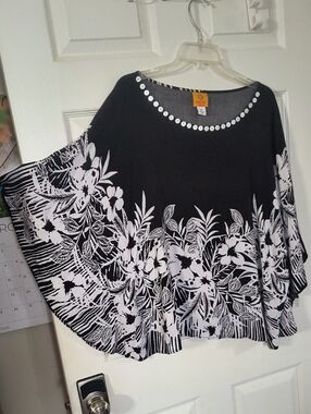 Ruby Rd. Black Top with White Floral And Button Trim
